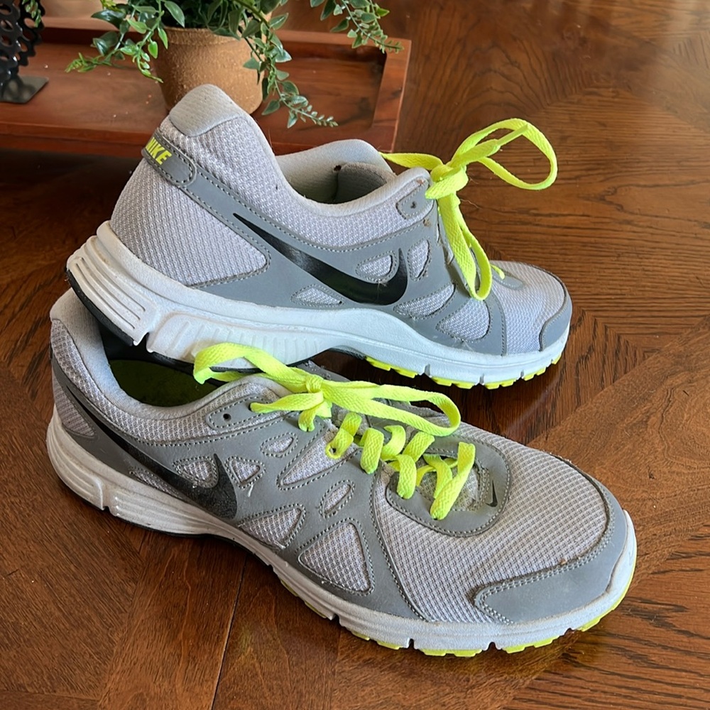 Nike Revolution2